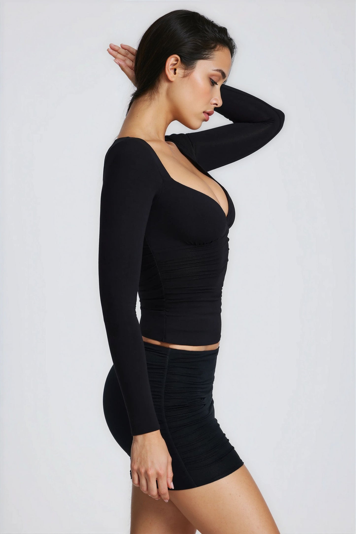 CALI CONTOUR V-NECK TOP